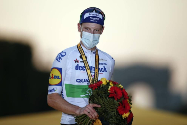 Sam Bennett se ha llevado este domingo en París la 21ª y última etapa del Tour de Francia 2020, en una jornada en la que se entregó el triunfo en la general al joven Tadej Pogacar.