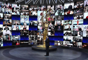 Imágenes de la 72 edición de los Emmy, los premios más importantes de la televisión, que se han celebrado en el Staples Center de Los Ángeles.