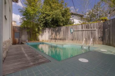 Se vende exclusivo unifamiliar con piscina y jardín para ti y tu familia
