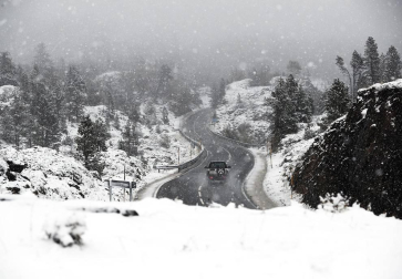 El temporal de frío y lluvia que afecta estos días a Navarra ha traído la primera nevada del otoño al puerto de Belagua.