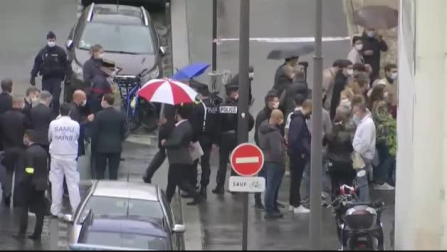 Un paquistaní de 18 años apuñala a dos periodistas en la antigua sede del Charlie Hebdo