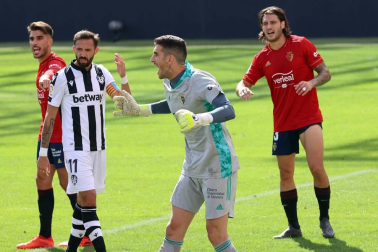 Galería de fotos del primer partido de Osasuna en El Sadar en la temporada 2020-21.