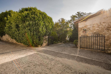 Se vende finca de 1.061 m2 y parcelas de 500