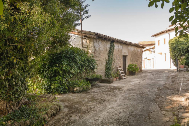 Se vende finca de 1.061 m2 y parcelas de 500