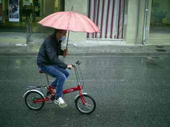 El Gobierno de Navarra, en colaboración con el Ayuntamiento de San Adrián, ha aprobado un paquete de medidas extraordinarias para contener la expansión del COVID-19 en este municipio de algo más de 6.000 habitantes, donde la incidencia acumulada de los últimos 14 días es de 1.399 casos por 100.000 habitantes.