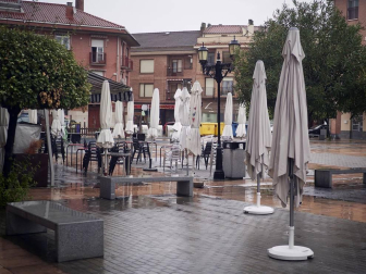 El Gobierno de Navarra, en colaboración con el Ayuntamiento de San Adrián, ha aprobado un paquete de medidas extraordinarias para contener la expansión del COVID-19 en este municipio de algo más de 6.000 habitantes, donde la incidencia acumulada de los últimos 14 días es de 1.399 casos por 100.000 habitantes.