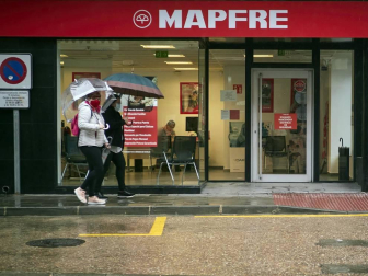 El Gobierno de Navarra, en colaboración con el Ayuntamiento de San Adrián, ha aprobado un paquete de medidas extraordinarias para contener la expansión del COVID-19 en este municipio de algo más de 6.000 habitantes, donde la incidencia acumulada de los últimos 14 días es de 1.399 casos por 100.000 habitantes.