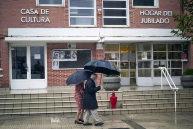 El Gobierno de Navarra, en colaboración con el Ayuntamiento de San Adrián, ha aprobado un paquete de medidas extraordinarias para contener la expansión del COVID-19 en este municipio de algo más de 6.000 habitantes, donde la incidencia acumulada de los últimos 14 días es de 1.399 casos por 100.000 habitantes.