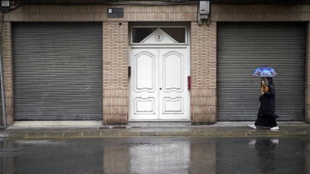 El Gobierno de Navarra, en colaboración con el Ayuntamiento de San Adrián, ha aprobado un paquete de medidas extraordinarias para contener la expansión del COVID-19 en este municipio de algo más de 6.000 habitantes, donde la incidencia acumulada de los últimos 14 días es de 1.399 casos por 100.000 habitantes.