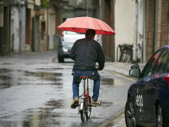 El Gobierno de Navarra, en colaboración con el Ayuntamiento de San Adrián, ha aprobado un paquete de medidas extraordinarias para contener la expansión del COVID-19 en este municipio de algo más de 6.000 habitantes, donde la incidencia acumulada de los últimos 14 días es de 1.399 casos por 100.000 habitantes.
