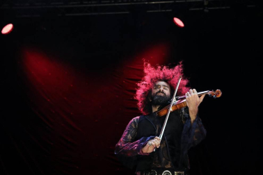 El violinista libanés conmovió en el pabellón pamplonés, acompañado esta vez por el pianista cubano Iván 'Melón' Lewis.
