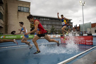 Fotos del Campeonato de España Sub 18 de Atletismo de Federaciones Autonómicas celebrado en el estadio Larrabide de Pamplona.