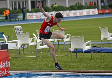 Fotos del Campeonato de España Sub 18 de Atletismo de Federaciones Autonómicas celebrado en el estadio Larrabide de Pamplona.