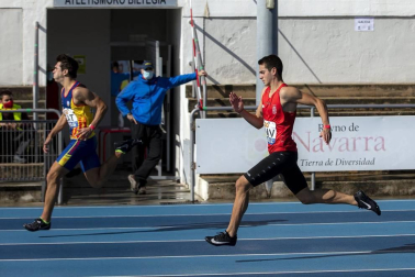 Fotos del Campeonato de España Sub 18 de Atletismo de Federaciones Autonómicas celebrado en el estadio Larrabide de Pamplona.
