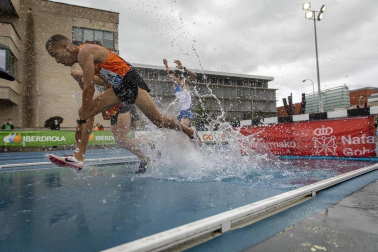 Fotos del Campeonato de España Sub 18 de Atletismo de Federaciones Autonómicas celebrado en el estadio Larrabide de Pamplona.