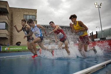 Fotos del Campeonato de España Sub 18 de Atletismo de Federaciones Autonómicas celebrado en el estadio Larrabide de Pamplona.