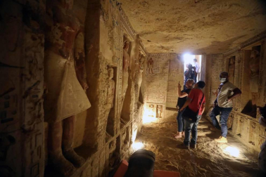 Fotos de los sarcófagos con momias dentro de hace 2.600 años