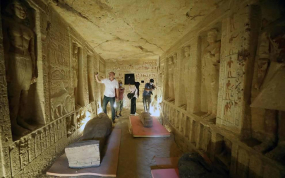 Fotos de los sarcófagos con momias dentro de hace 2.600 años
