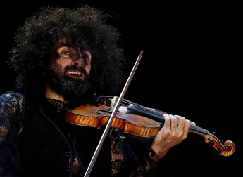 El violinista libanés conmovió en el pabellón pamplonés, acompañado esta vez por el pianista cubano Iván 'Melón' Lewis.
