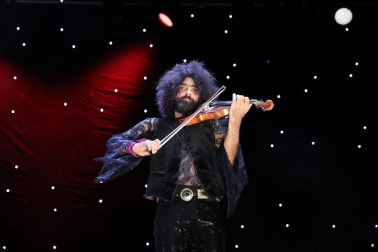 El violinista libanés conmovió en el pabellón pamplonés, acompañado esta vez por el pianista cubano Iván 'Melón' Lewis.