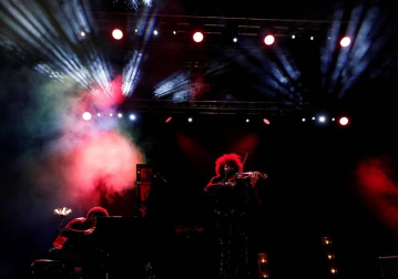 El violinista libanés conmovió en el pabellón pamplonés, acompañado esta vez por el pianista cubano Iván 'Melón' Lewis.