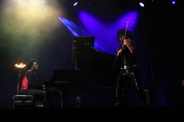El violinista libanés conmovió en el pabellón pamplonés, acompañado esta vez por el pianista cubano Iván 'Melón' Lewis.