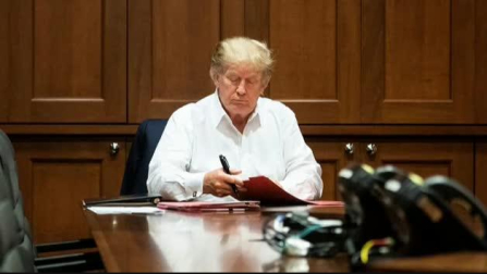 La Casa Blanca difunde imágenes de Trump trabajando desde el hospital