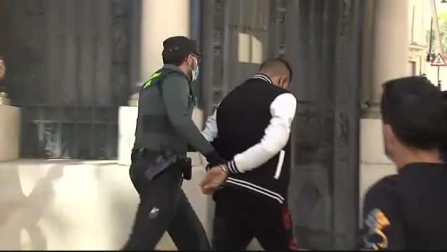 Pasan a disposición judicial los seis jóvenes acusados de una violación grupal a una menor en Valencia