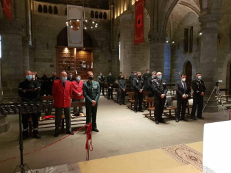 Los Amigos de la Colegiata y el Consejo Navarra del Movimiento Europeo reconocen su labor en el apoyo de los peregrinos