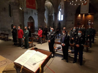 Los Amigos de la Colegiata y el Consejo Navarra del Movimiento Europeo reconocen su labor en el apoyo de los peregrinos
