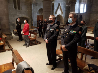 Los Amigos de la Colegiata y el Consejo Navarra del Movimiento Europeo reconocen su labor en el apoyo de los peregrinos