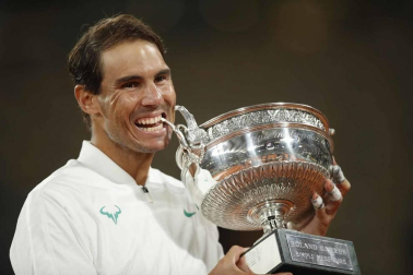 Galería de fotos de la victoria de Rafa Nadal ante Novak Djokovic en Roland Garros. El tenista balear suma su 13º triunfo en París.