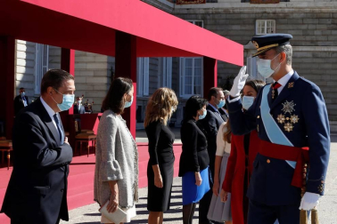 Este año la celebración del 12 de octubre ha quedado reducida a un austero acto militar en el Patio de la Armería del Palacio Real.