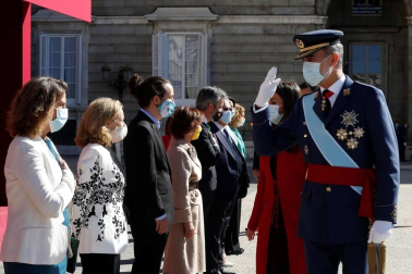 Este año la celebración del 12 de octubre ha quedado reducida a un austero acto militar en el Patio de la Armería del Palacio Real.