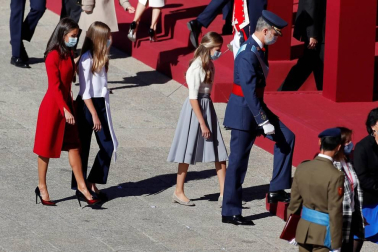 Este año la celebración del 12 de octubre ha quedado reducida a un austero acto militar en el Patio de la Armería del Palacio Real.