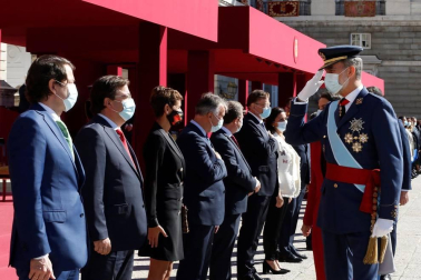 Este año la celebración del 12 de octubre ha quedado reducida a un austero acto militar en el Patio de la Armería del Palacio Real.