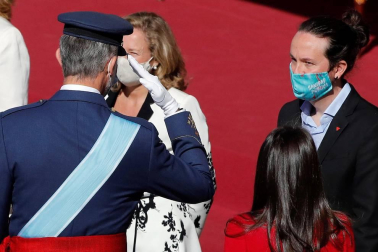 Este año la celebración del 12 de octubre ha quedado reducida a un austero acto militar en el Patio de la Armería del Palacio Real.