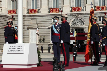 Este año la celebración del 12 de octubre ha quedado reducida a un austero acto militar en el Patio de la Armería del Palacio Real.