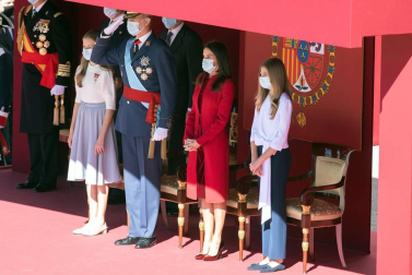 Este año la celebración del 12 de octubre ha quedado reducida a un austero acto militar en el Patio de la Armería del Palacio Real.