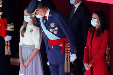 Este año la celebración del 12 de octubre ha quedado reducida a un austero acto militar en el Patio de la Armería del Palacio Real.