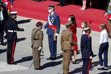 Este año la celebración del 12 de octubre ha quedado reducida a un austero acto militar en el Patio de la Armería del Palacio Real.