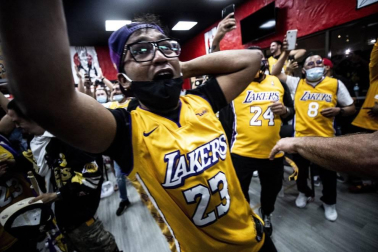 Los jugadores angelinos vencieron a Miami Heat en el sexto partido, colocando la final en 4-2 y consiguiendo el título de campeones para alegría de sus aficionados.