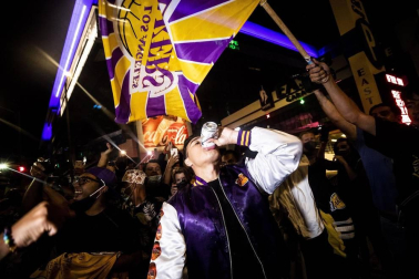Los jugadores angelinos vencieron a Miami Heat en el sexto partido, colocando la final en 4-2 y consiguiendo el título de campeones para alegría de sus aficionados.