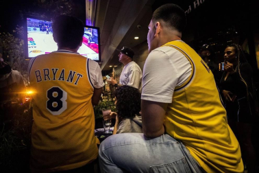 Los jugadores angelinos vencieron a Miami Heat en el sexto partido, colocando la final en 4-2 y consiguiendo el título de campeones para alegría de sus aficionados.