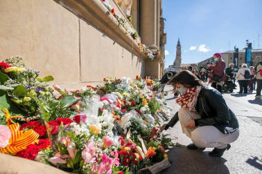 Importante despliegue policial para controlar los accesos a la plaza y un ambiente enrarecido en el que se han mezclado devoción, curiosidad y resignación.