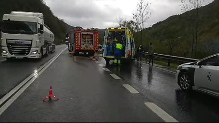 Vídeo del accidente de tráfico en la N-121-A en Almandoz