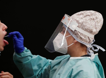 Imágenes de este lunes 19 de octubre de las pruebas PCR realizadas en Refena