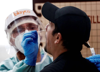 Imágenes de este lunes 19 de octubre de las pruebas PCR realizadas en Refena