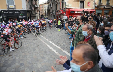Imágenes de la salida desde Pamplona y del desarrollo de la segunda etapa entre Pamplona y Lekunberri.