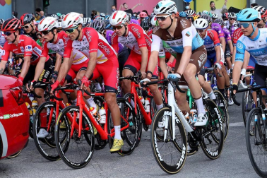 Imágenes de la salida desde Pamplona y del desarrollo de la segunda etapa entre Pamplona y Lekunberri.